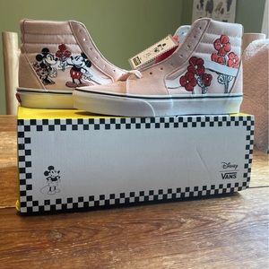 BRAND NEW Mickey and Minnie vans Sk8 Hi